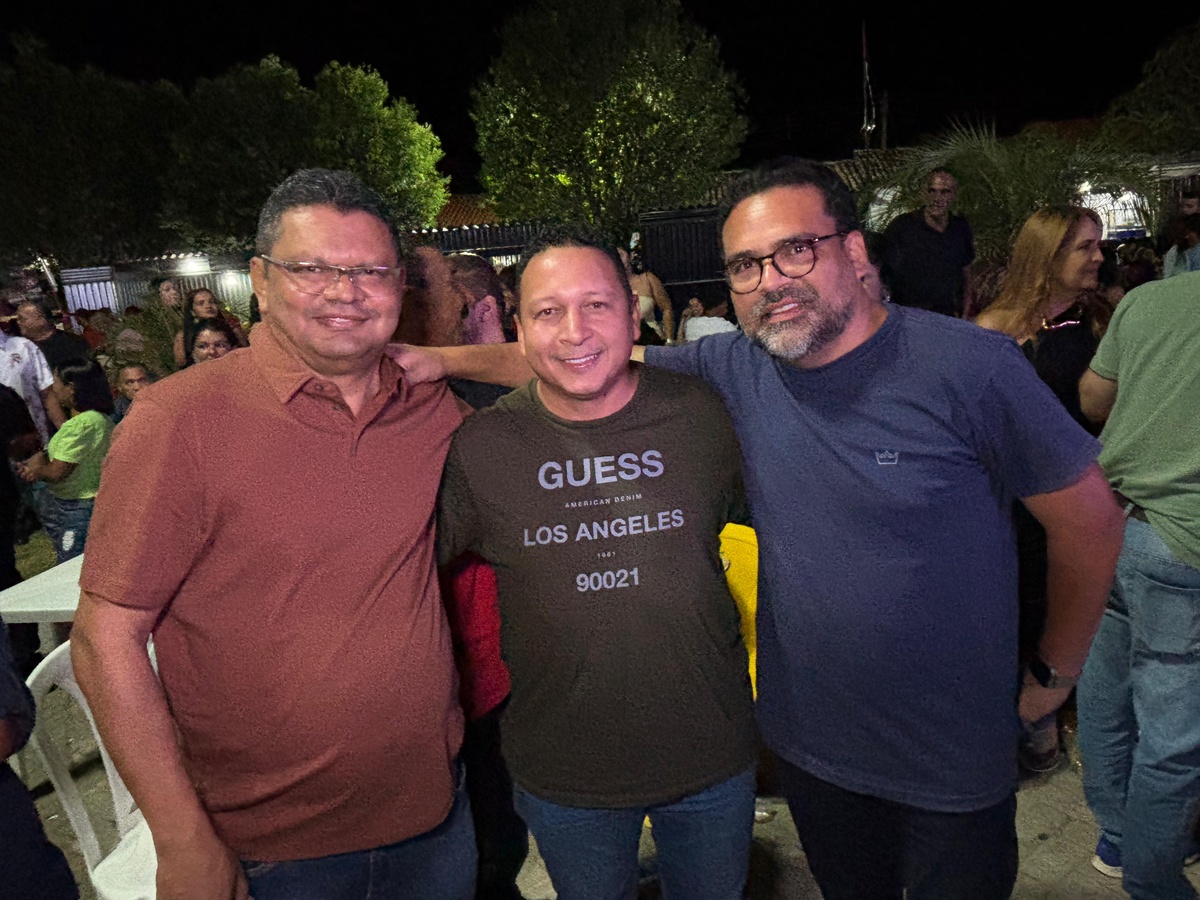 Eliseu Martins celebra 68 anos com inaugurações e grande festa em praça pública