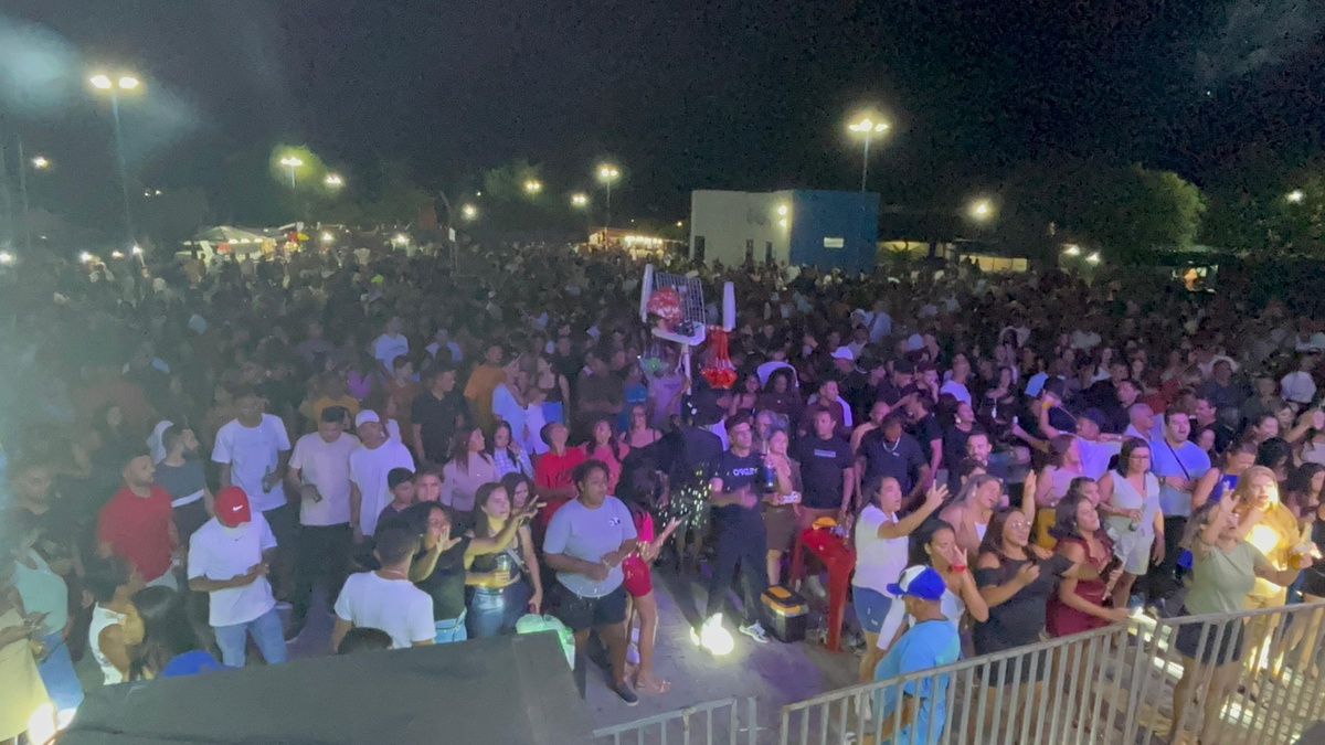 Eliseu Martins celebra 68 anos com inaugurações e grande festa em praça pública