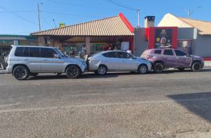 Engavetamento: carro colide em viatura da Patrulha Maria da Penha em Parnaíba (Foto: Reprodução)
