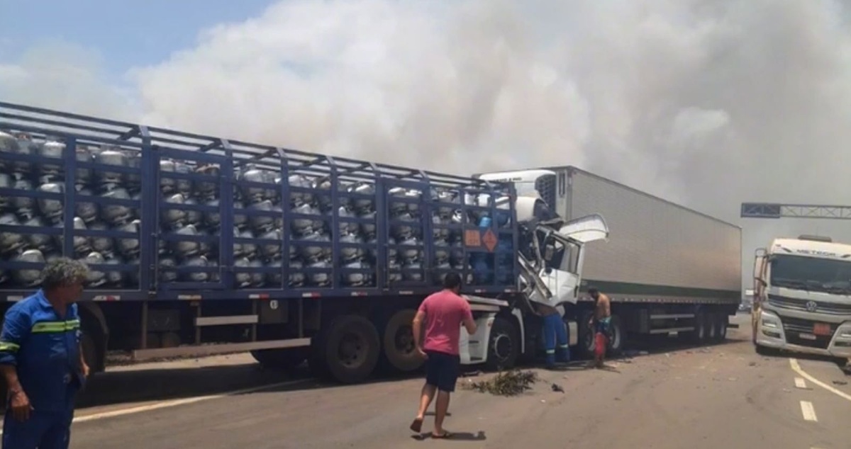 Engavetamento com 14 veículos deixa cinco feridos na BR-135, em Bacabeira (MA)