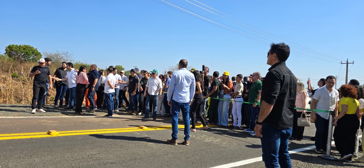 Governador entrega obras e participa de plenária do Diálogos pelo Piauí em Valença