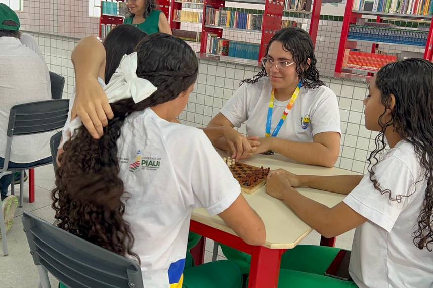 Governador entrega obras e participa de plenária do Diálogos pelo Piauí em Valença