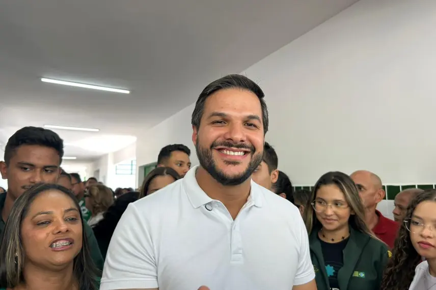 Governador entrega obras e participa de plenária do Diálogos pelo Piauí em Valença