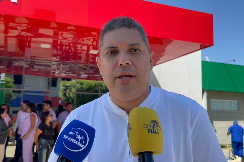 Governador entrega obras e participa de plenária do Diálogos pelo Piauí em Valença