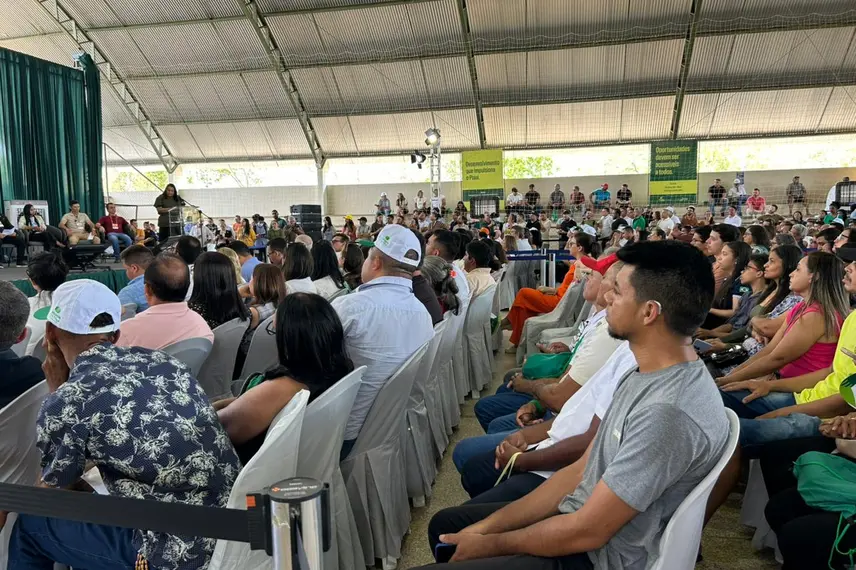 Governador entrega obras e participa de plenária do Diálogos pelo Piauí em Valença
