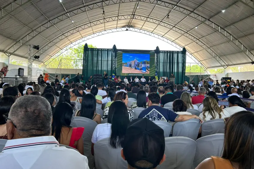 Governador entrega obras e participa de plenária do Diálogos pelo Piauí em Valença