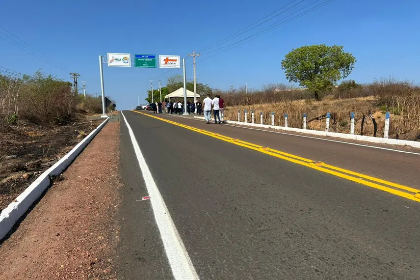 Governador entrega obras e participa de plenária do Diálogos pelo Piauí em Valença