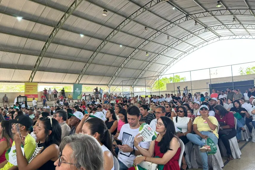 Governador entrega obras e participa de plenária do Diálogos pelo Piauí em Valença