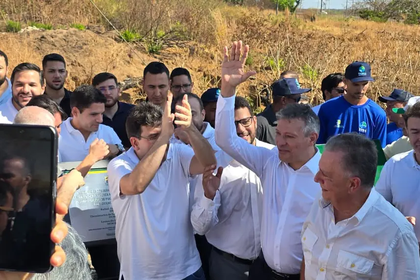 Governador entrega obras e participa de plenária do Diálogos pelo Piauí em Valença