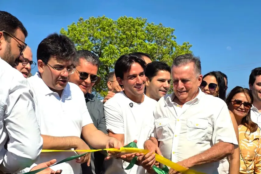 Governador entrega obras e participa de plenária do Diálogos pelo Piauí em Valença