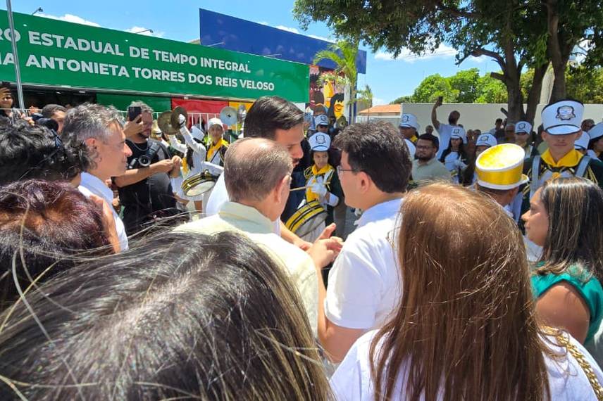 Governador entrega obras e participa de plenária do Diálogos pelo Piauí em Valença