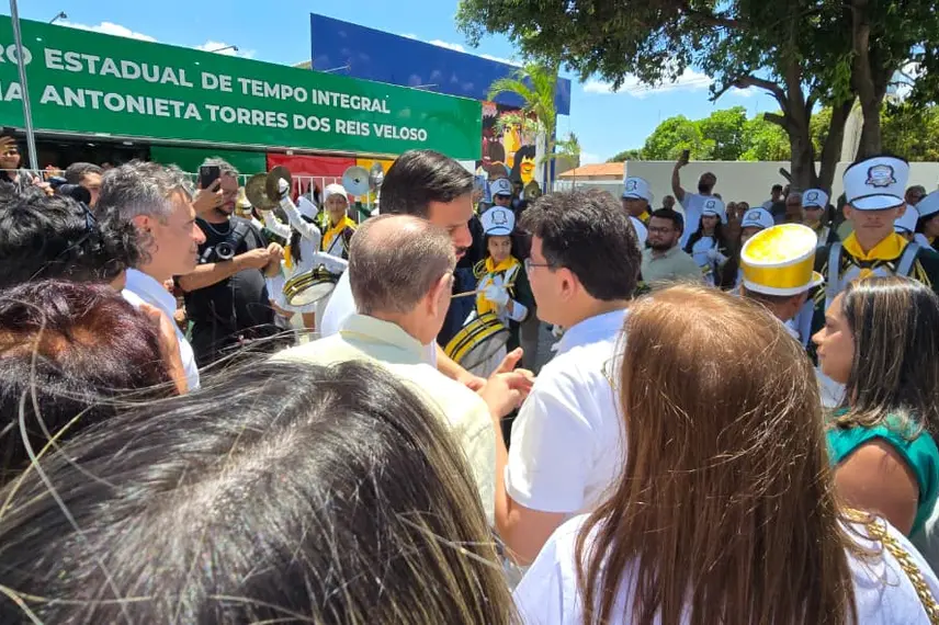 Governador entrega obras e participa de plenária do Diálogos pelo Piauí em Valença