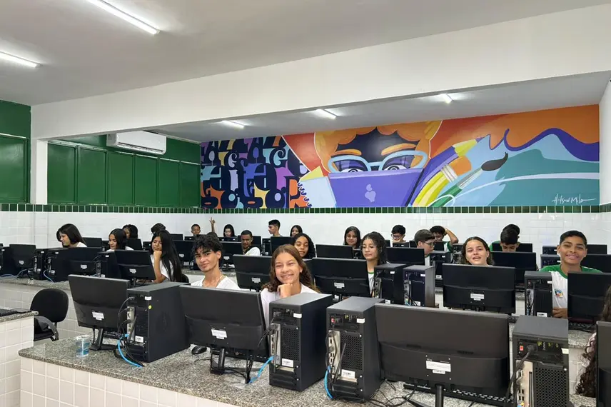 Governador entrega obras e participa de plenária do Diálogos pelo Piauí em Valença