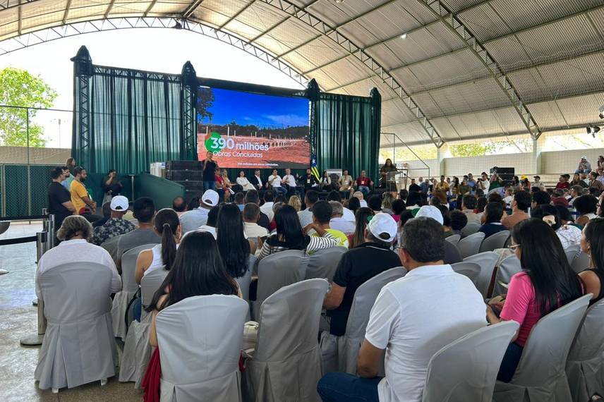 Governador entrega obras e participa de plenária do Diálogos pelo Piauí em Valença