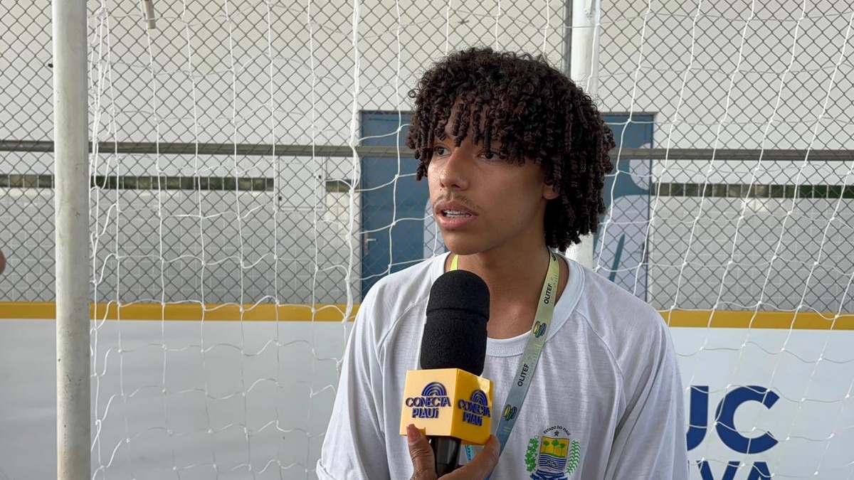 Governador entrega reforma histórica de escola e títulos do Casa Legal em Parnaíba