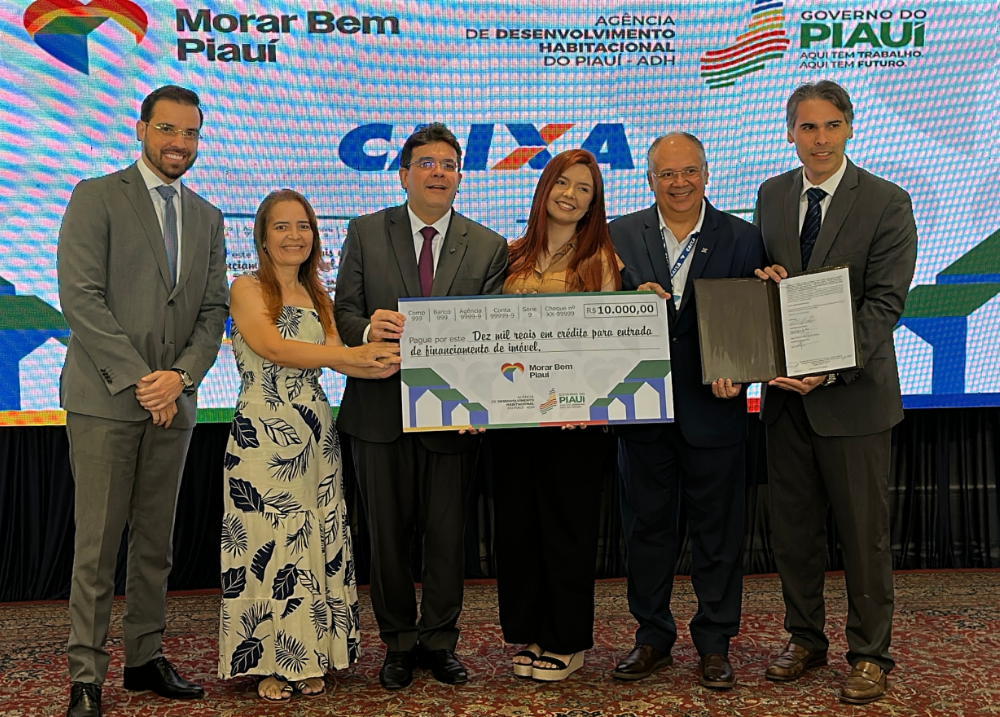 Governo do Piauí entrega cheques-moradia do programa Morar Bem Piauí