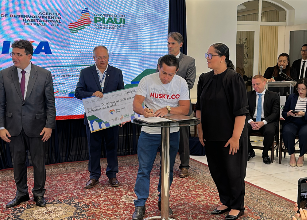 Governo do Piauí entrega cheques-moradia do programa Morar Bem Piauí
