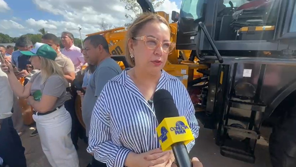 Governo do Piauí entrega retroescavadeiras a 28 municípios do estado
