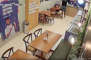 Homem assalta loja de açaí e leva dinheiro e celular na zona Sudeste de Teresina (Foto: Reprodução)