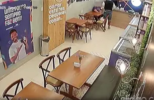 Homem assalta loja de açaí e leva dinheiro e celular na zona Sudeste de Teresina (Foto: Reprodução)