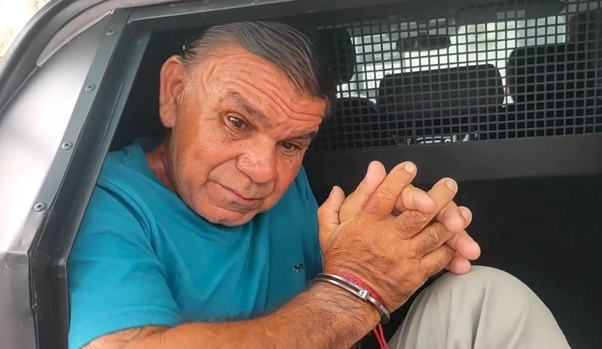 Homem com mandado de prisão em aberto é preso ao visitar em delegacia em Teresina