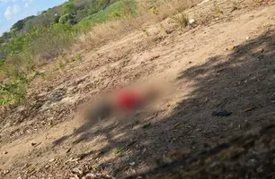 Homem morto (Foto: Reprodução/Canal 121)