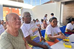 Idosos participam de oficina de pintura em gesso em São Raimundo Nonato (Foto: Reprodução)