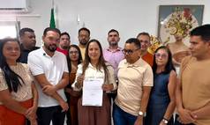 Karyne do Rodrigão anuncia reajuste salarial para professores de Cocal de Telha