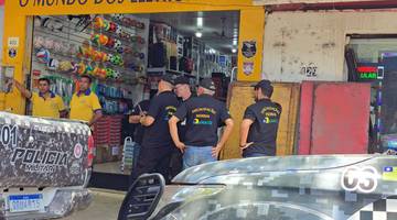 Lojas têm produtos apreendidos durante operação da Receita Federal em Teresina (Foto: Conecta Piauí)