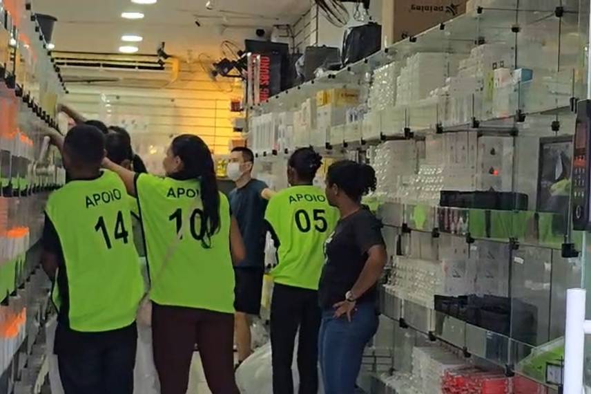 Lojas têm produtos apreendidos durante operação da Receita Federal em Teresina Lojas têm produtos apreendidos durante operação da Receita Federal em Teresina