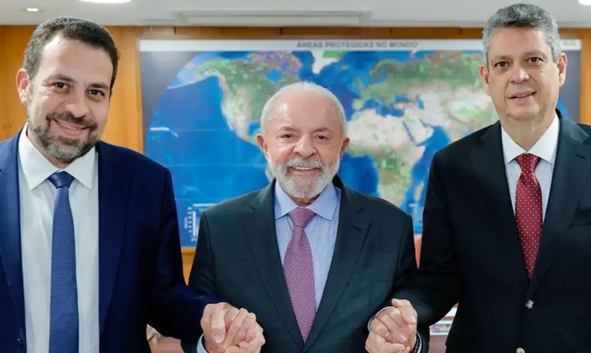 Lula anuncia que Guilherme Boulos assumirá Secretaria-Geral da Presidência