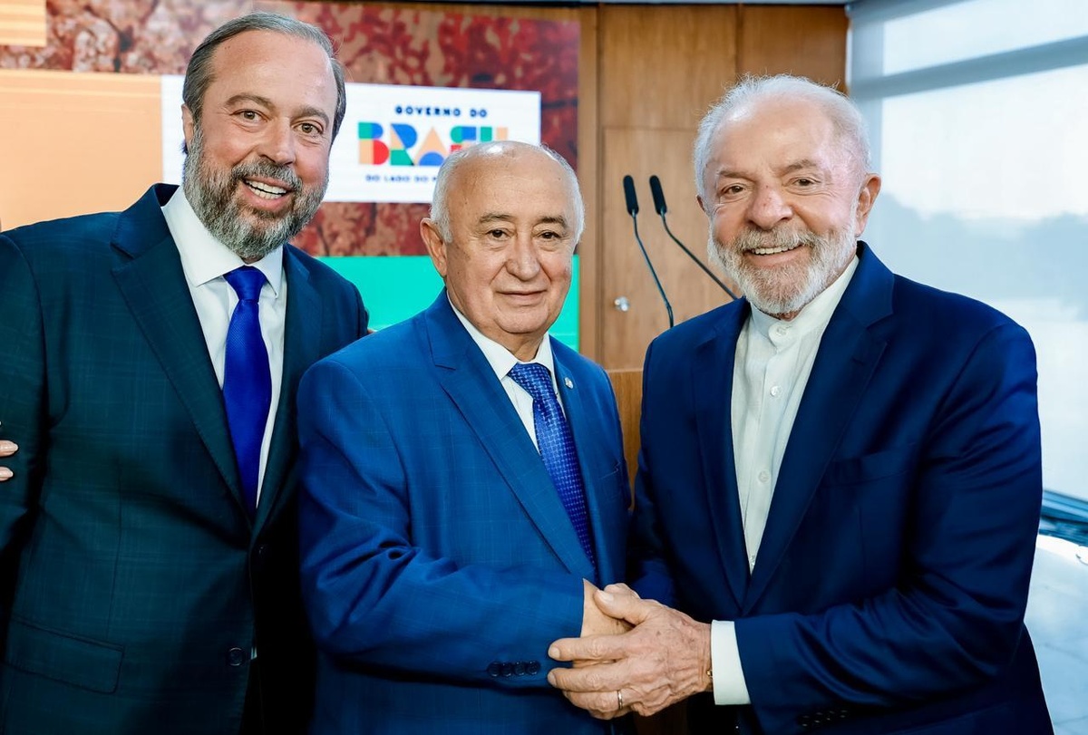 Lula sinaliza apoio e Júlio César  se aproxima do PT rumo ao Senado em 2026