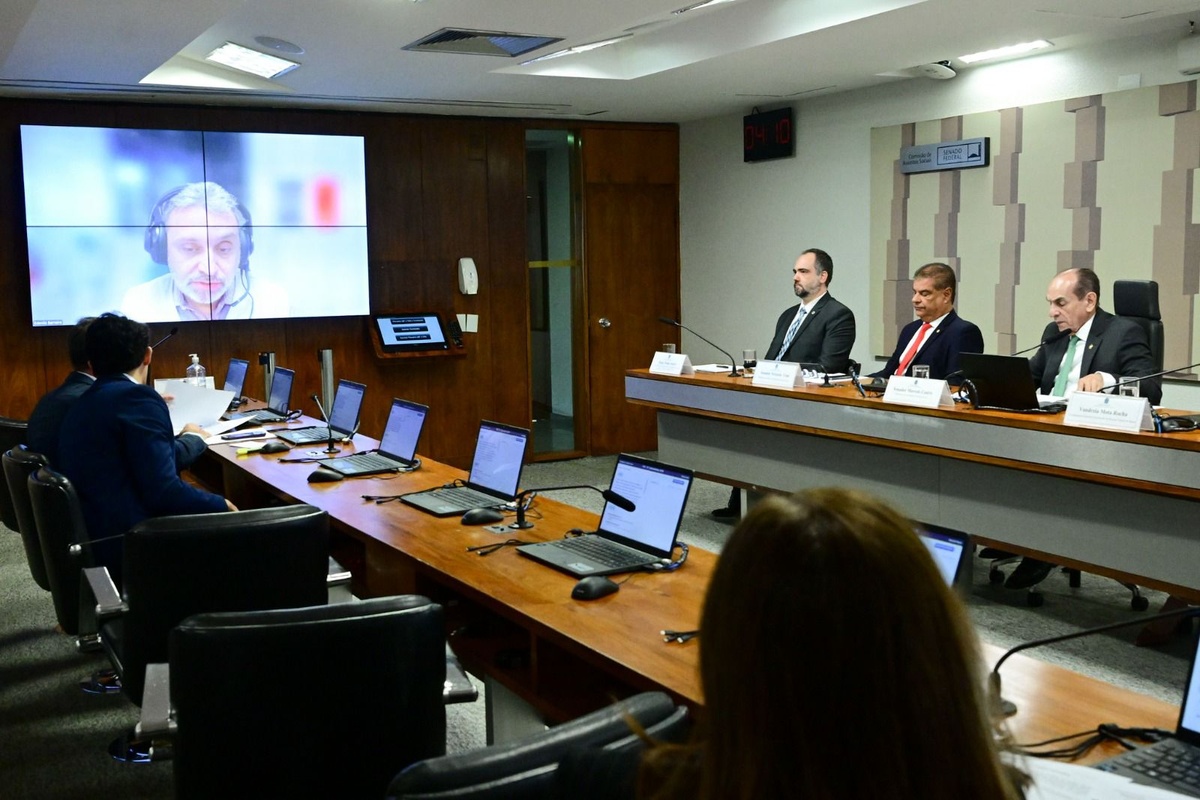 Marcelo Castro presidente audiência que discute contaminação de metanol em bebidas
