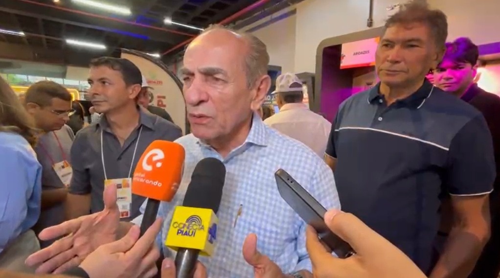 Marcelo Castro visita estande de Aroazes e elogia Feira dos Municípios