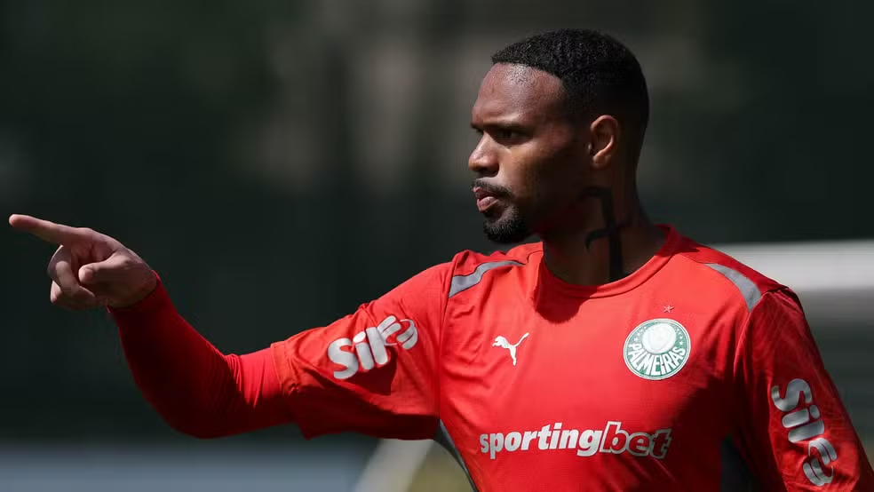 Marcelo Lomba pode substituir Weverton no gol do Palmeiras contra o Flamengo