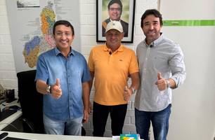 Marden Menezes e Georgiano Neto viabilizam calçamento em Prata do Piauí (Foto: Reprodução)