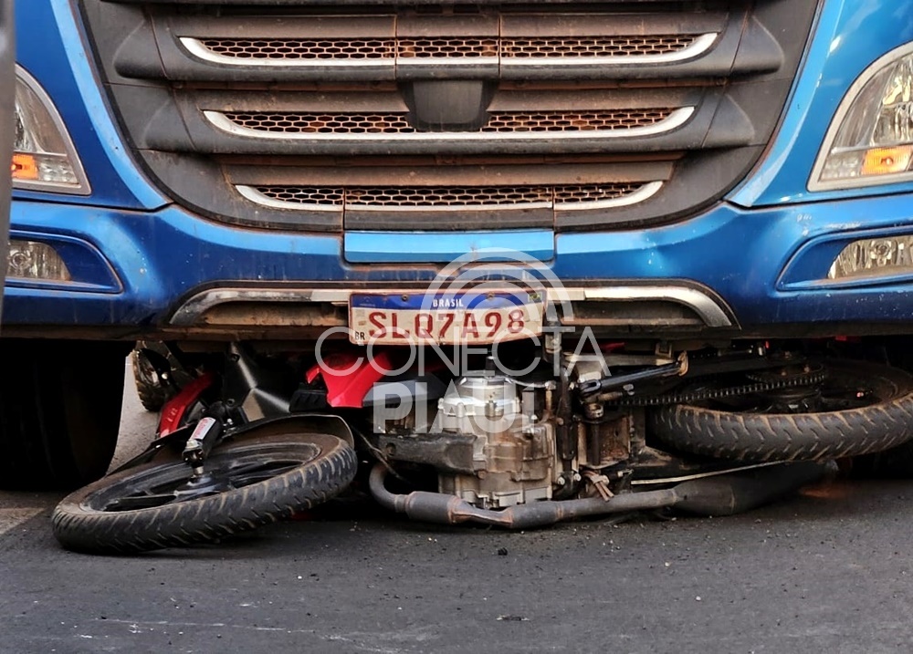 Motociclista morre após ser atropelado por caminhão em ponte de Teresina