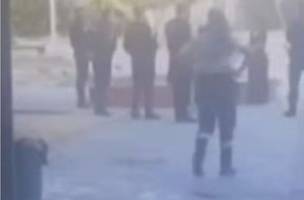 Mulher é detida após agredir filho de 9 anos com pedaço de madeira em Fortaleza (Foto: Reprodução) Mulher é detida após agredir filho de 9 anos com pedaço de madeira em Fortaleza (Foto: Reprodução)