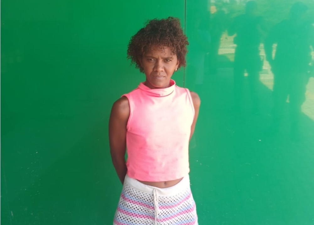 Mulher é presa com drogas dentro de bolsa no bairro Piauí, em Parnaíba
