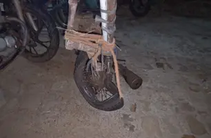 Mulher sofre fratura exposta após colisão entre carro e moto em Campo Maior (Foto: Reprodução)