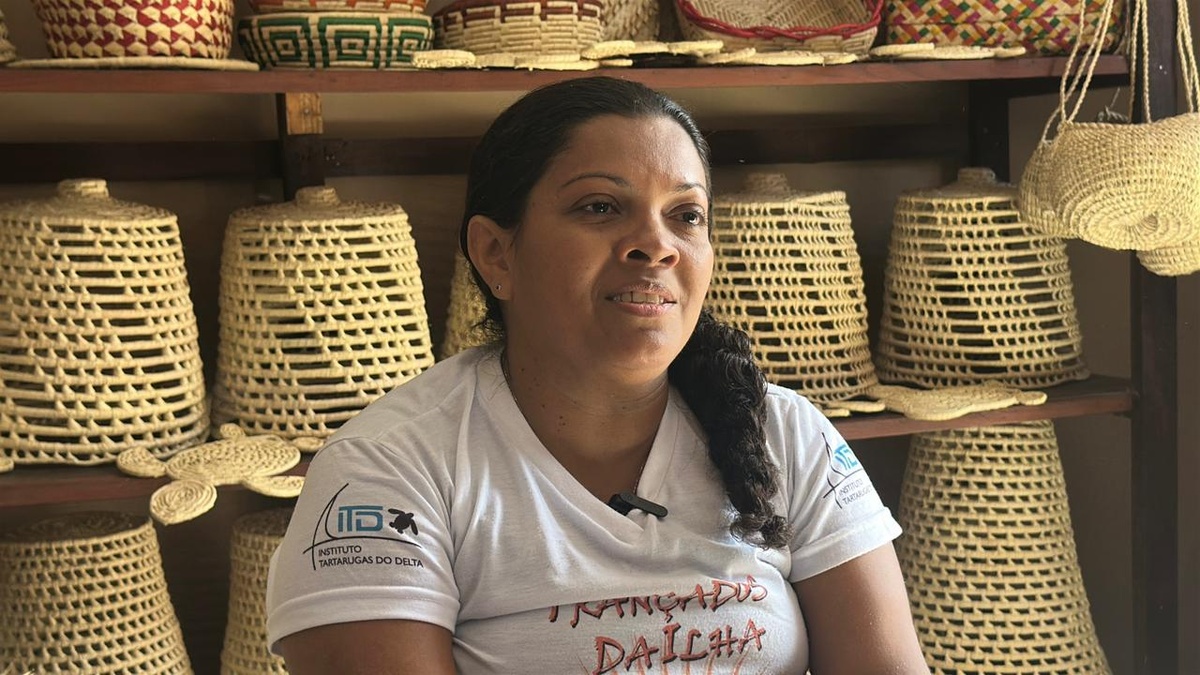 Mulheres da Ilha de Santa Isabel transformam palha de carnaúba em sustento