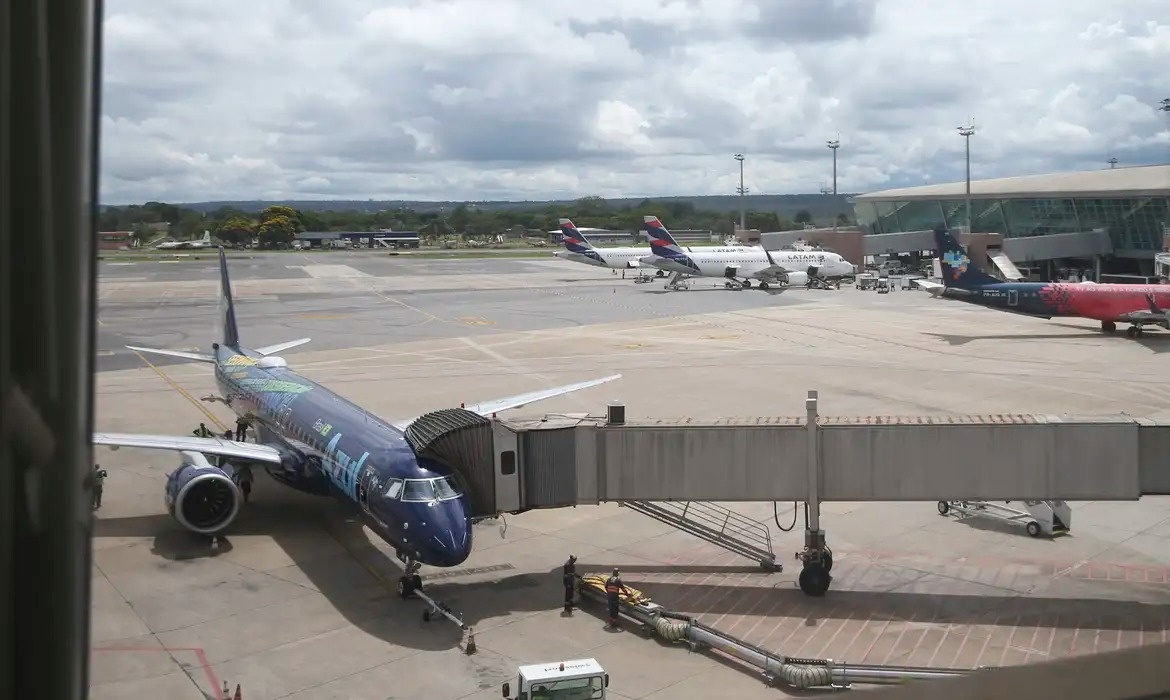 Pela primeira vez, avião supera ônibus em viagens pessoais no Brasil em 2024