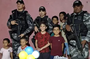 PM faz surpresa em festa de criança autista fã da corporação em Teresina (Foto: Reprodução)