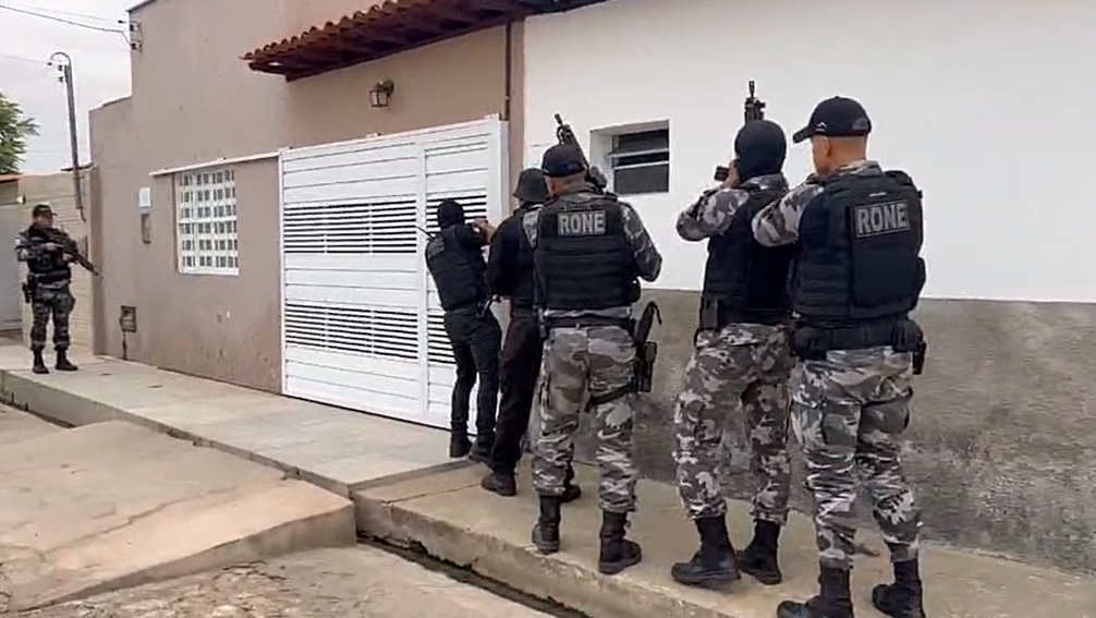 Polícia apreende dinheiro, armas e drogas em operação em São Miguel do Tapuio