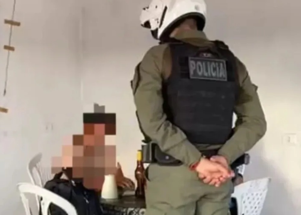 Polícia flagra garotas consumindo bebida alcoólica em bar e conduz responsáveis