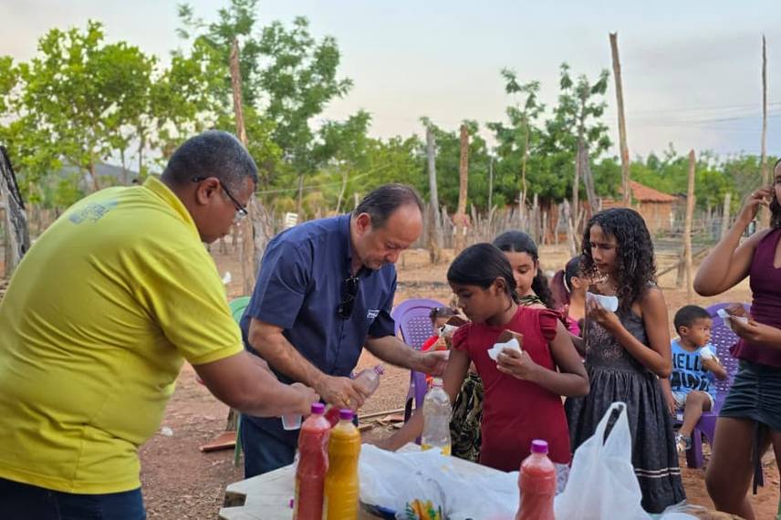 Portais Conecta Piauí e R10 realizam ação social em comunidade carente de Nazária Portais Conecta Piauí e R10 realizam ação social em comunidade carente de Nazária