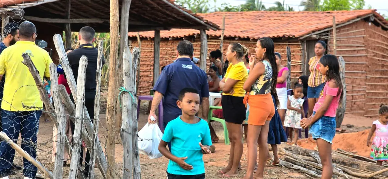 Portais Conecta Piauí e R10 realizam  ação social em comunidade carente de Nazária