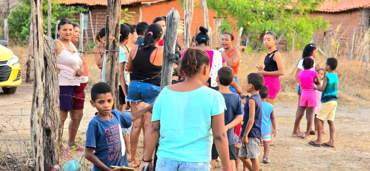 Portais Conecta Piauí e R10 realizam  ação social em comunidade carente de Nazária