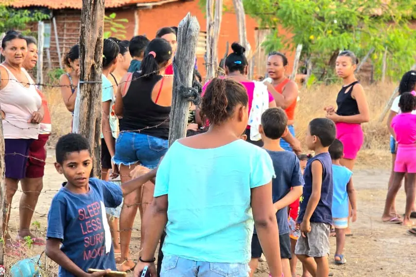 Portais Conecta Piauí e R10 realizam  ação social em comunidade carente de Nazária