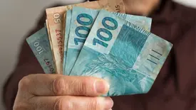 Prefeito Juvenal Silva anuncia pagamento do 14º salário da Educação em Parnarama (Foto: Reprodução)